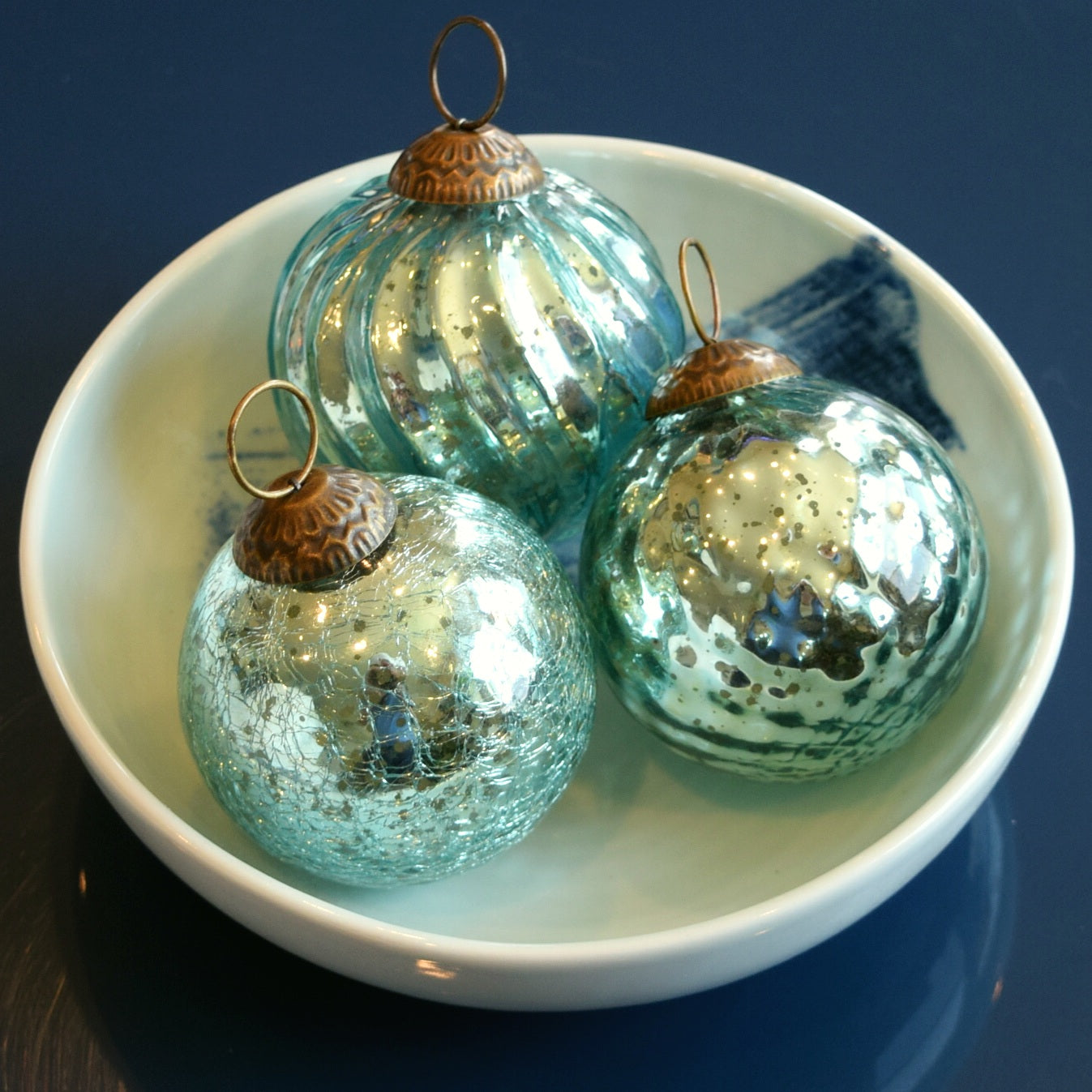 Set of 4 Crystal Light Blue Mercury Glass Ornaments (3.15 Inch Vintage  Crackled Ball) - Perfect for Christmas Tree, Hanging Holiday Decoration,  Gifts